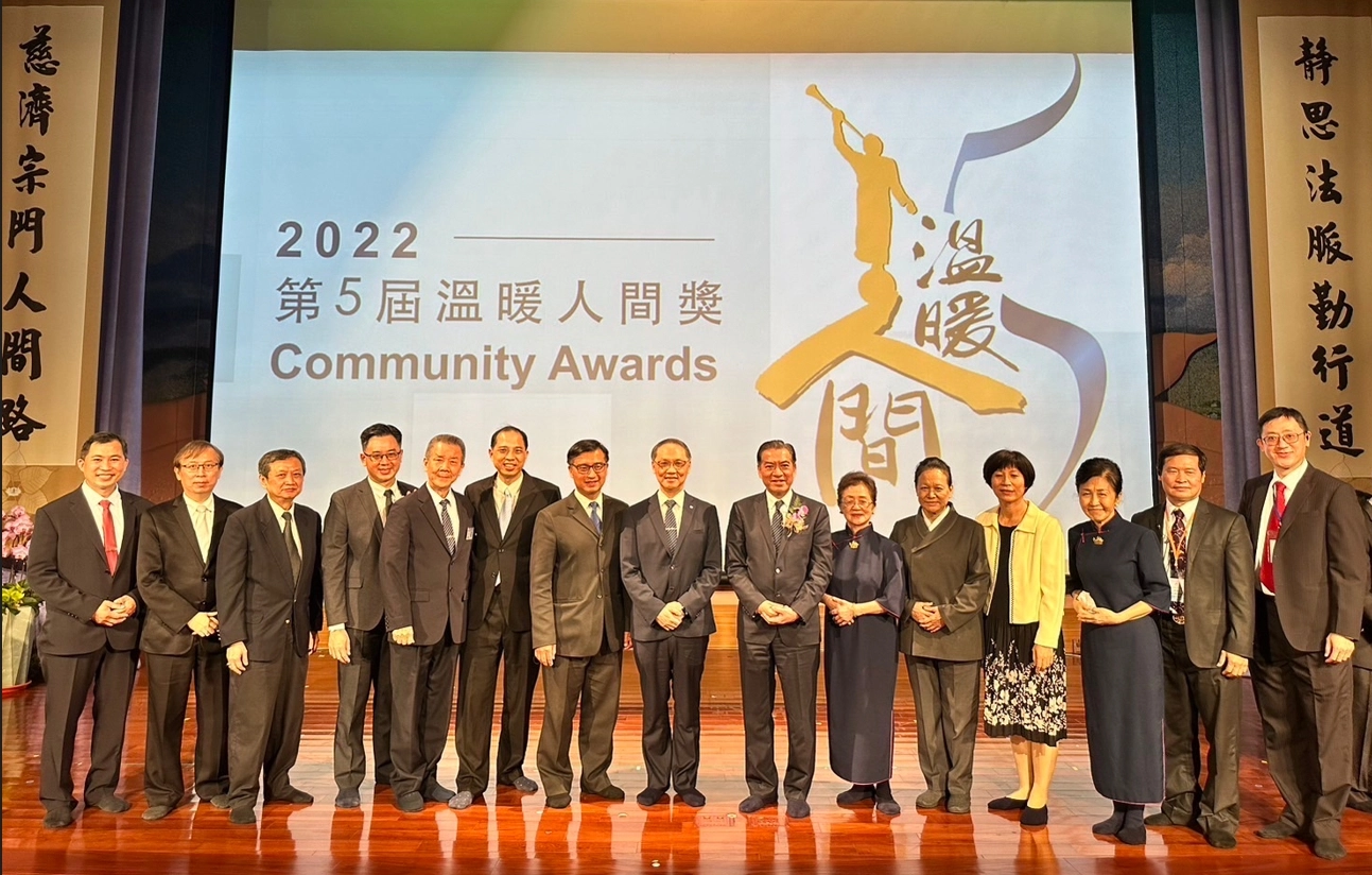 第五屆「溫暖人間獎」，11月5日下午在慈濟高雄靜思堂進行頒獎典禮。
