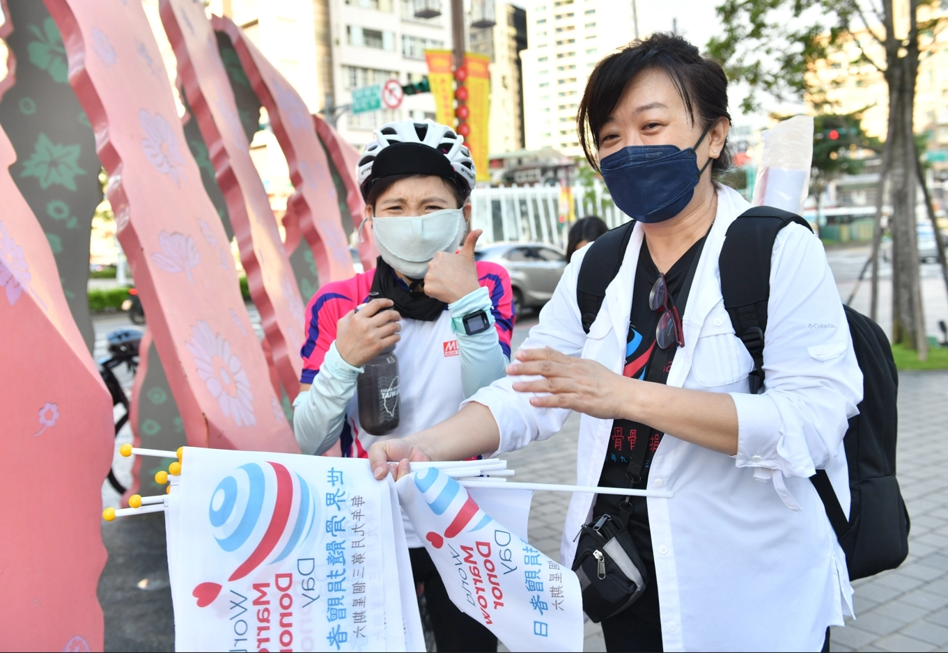 慈濟骨髓幹細胞中心劉蓁蓁全程陪伴，雖以加油為名，卻以支持鼓勵為實，希能做他們的第二防護。
