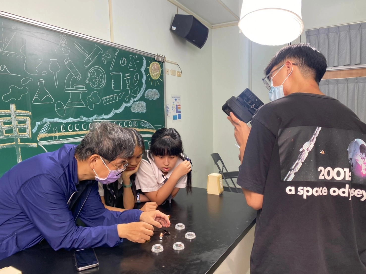 臺南慈中同學參與四部科普列車影片拍攝。