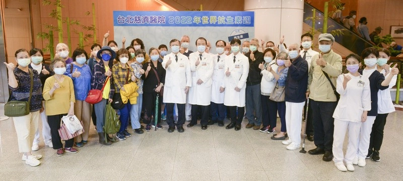台北慈濟醫院透過抗生素週宣導民眾正確用藥觀念。