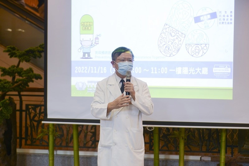 徐榮源副院長致詞：抗生素濫用會增加人體負擔。