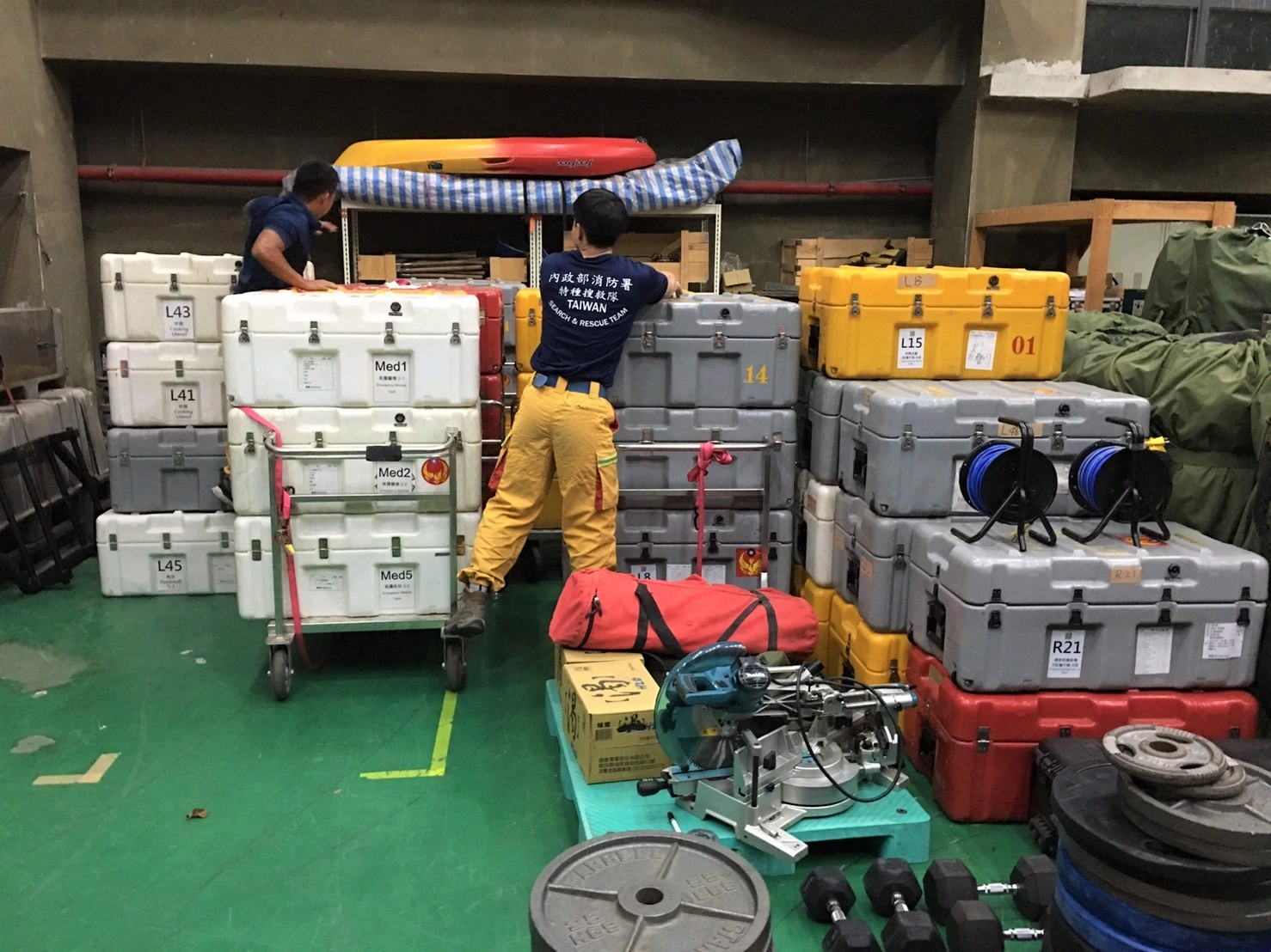 消防署第一時間立即通報國際人道救援任務輪值縣市-臺北市消防局整備救災，目前已完成該署搜救人員30位、搜救犬1隻與各式救援裝備器材5公噸的國際人道救援專案包機救援任務整備，隨時可因應國際間各項災難應變速度。