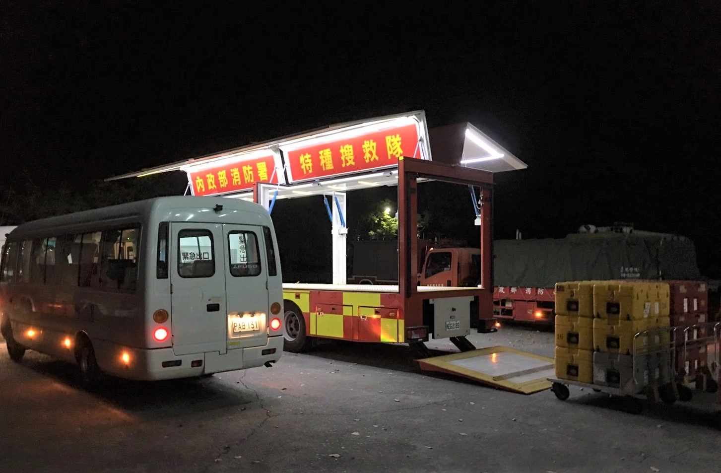 消防署第一時間立即通報國際人道救援任務輪值縣市-臺北市消防局整備救災，目前已完成該署搜救人員30位、搜救犬1隻與各式救援裝備器材5公噸的國際人道救援專案包機救援任務整備，隨時可因應國際間各項災難應變速度。