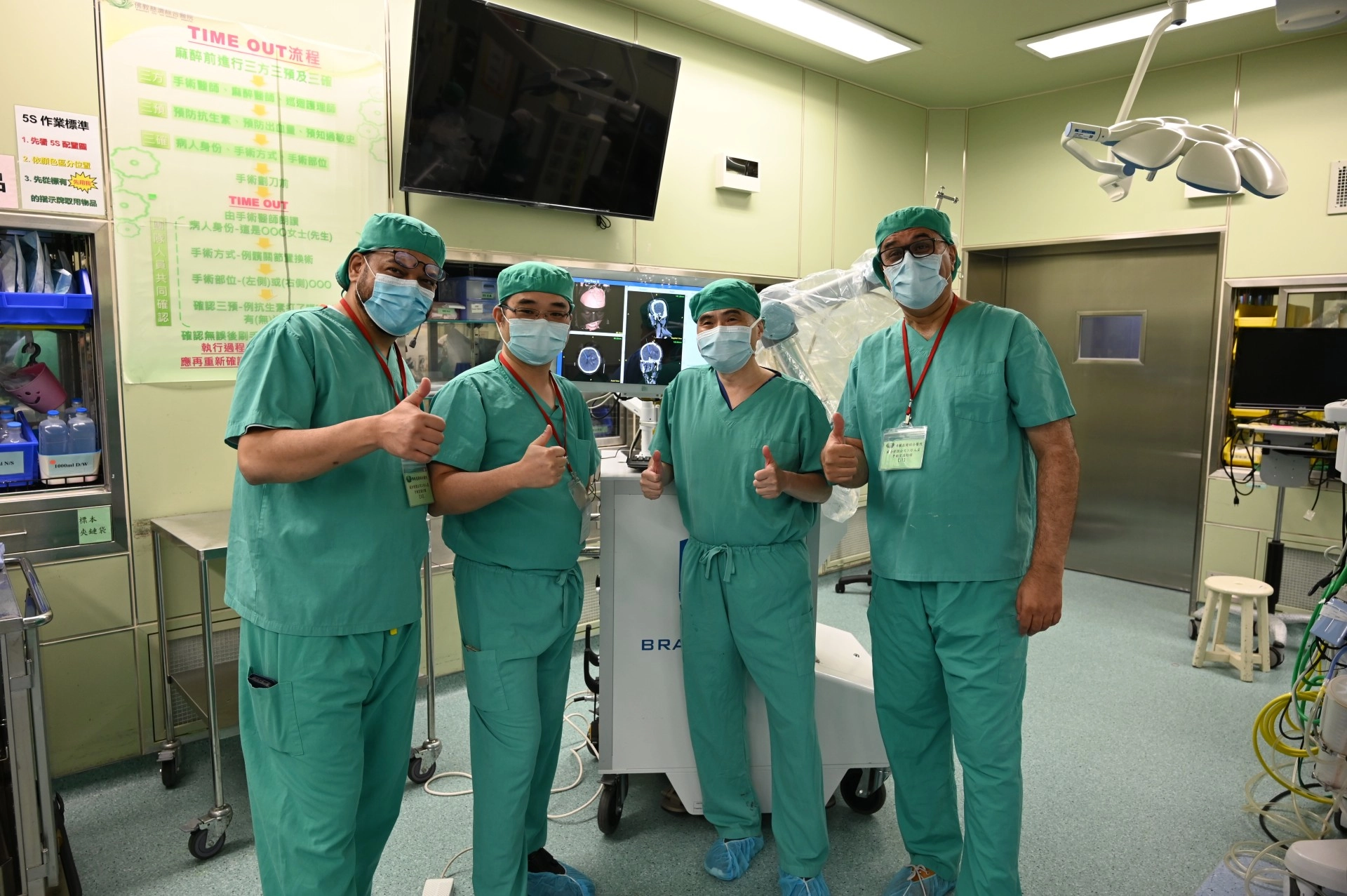 來自阿拉伯首都利雅德最先進的醫療中心- KFMC (King Fahad Medical Cities)，其阿拉伯知名醫工博士與外科主任醫師一同跨海來臺受訓於花蓮慈濟醫院與鈦隼生物科技共同設置的「腦部手術機器人訓練中心」。