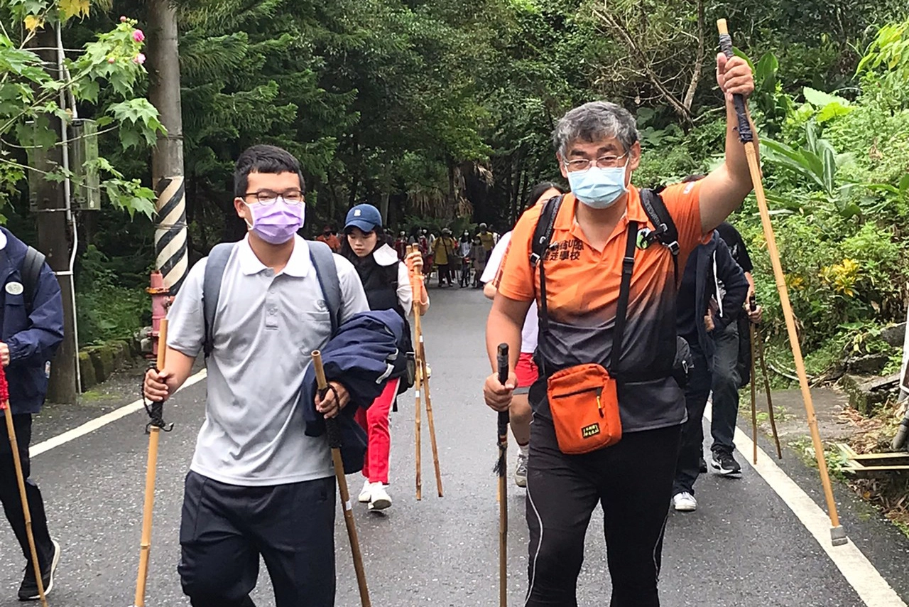郭健中醫師親切風趣、學生說要回家好好陪長輩健走