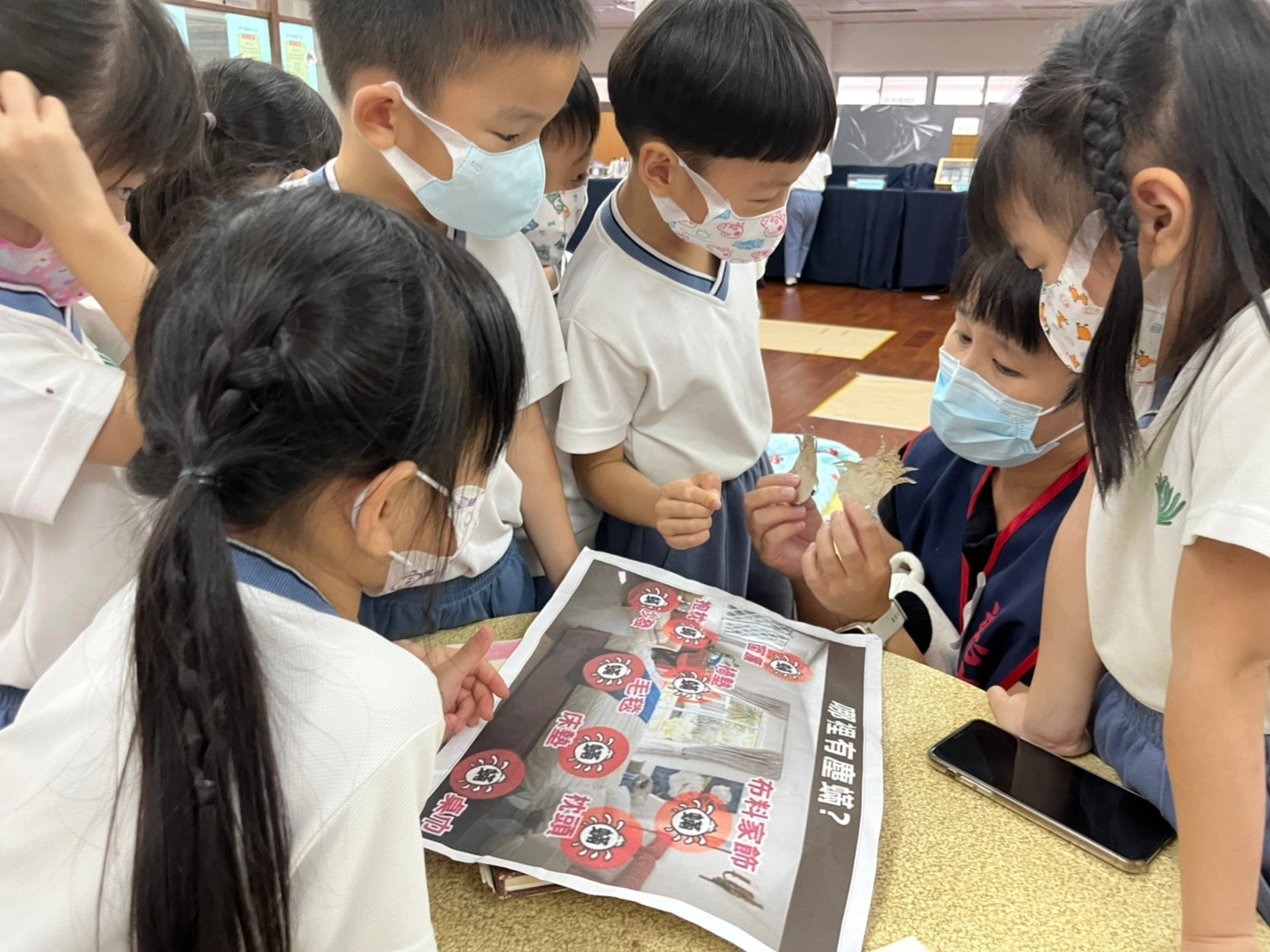 連幼兒園小朋友也在老師與志工媽媽的陪伴下一起認識家中蟲住民。