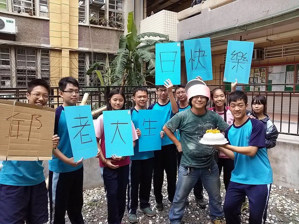 邱明成在校園被學生暱稱為「邱老大」