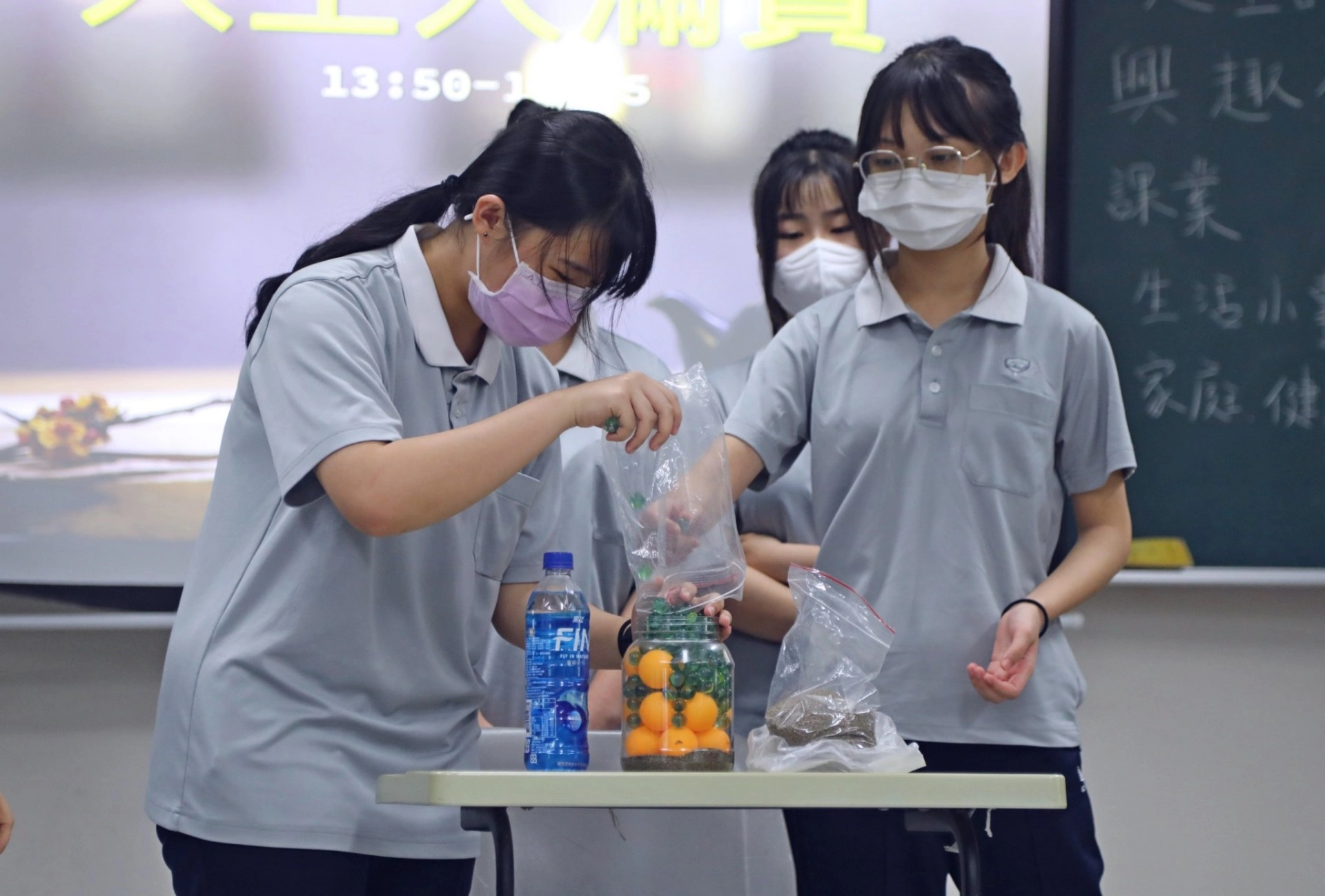 懿德媽媽將大道理包裝成遊戲，讓孩子參與並分享心得。