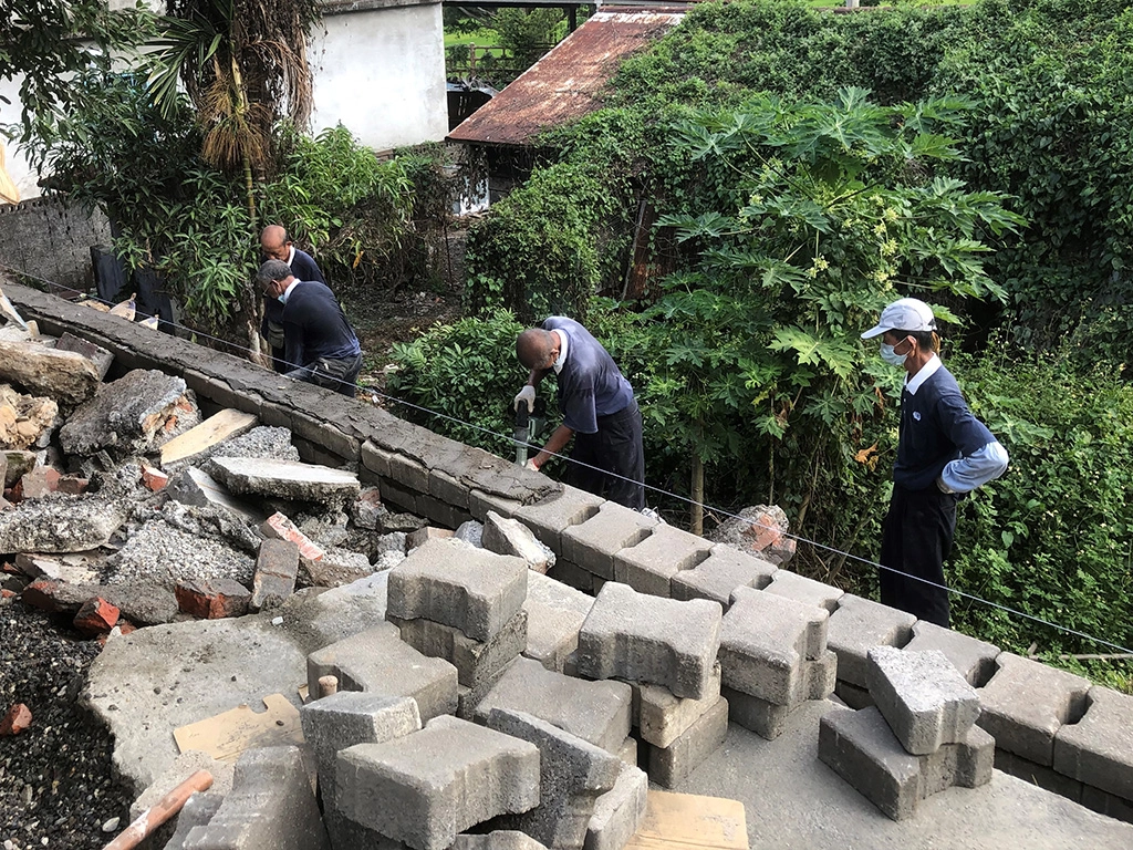 慈濟志工10月1日起在卓溪鄉進行民宅的修繕工作。