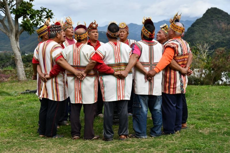 「祈禱小米豐收歌（Pasibutbut）」為布農族祈求農作豐收所唱的歌謠，將在2022巴黎想像藝術節中演出，帶領觀眾領略臺灣原住民音樂及文化之美。