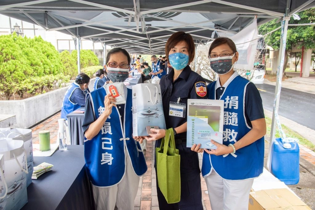 全時生岳綺安同學說，平時待在學校，假日的時間也比較有限，在學校有現成的捐血，可以省下她不少時間，同時還有捐骨髓驗血活動，一舉數得，心情有一種踏實感。