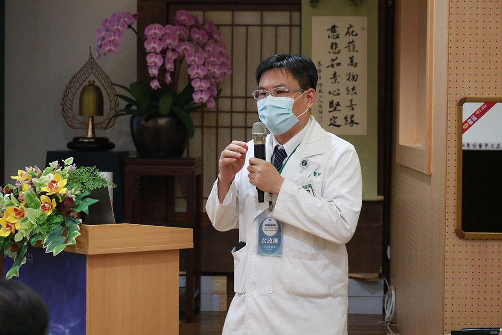 研討會召集人臺中慈濟醫院外科部主任余政展致辭。