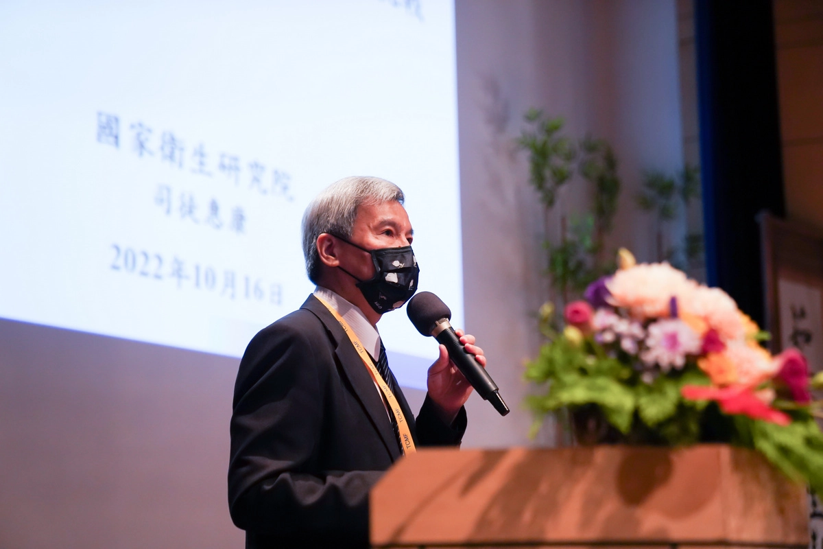 司徒惠康院士以「世紀疫情的衝擊：從國際疫苗開發到台灣面臨之挑戰」為題分享。