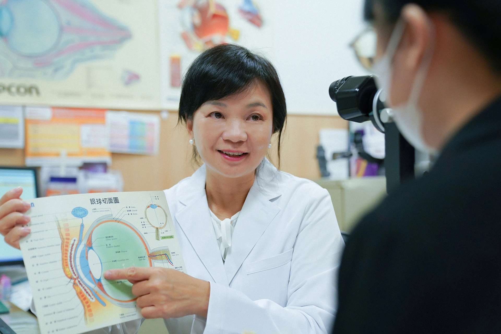 沈姵妤醫師看診示意照。 