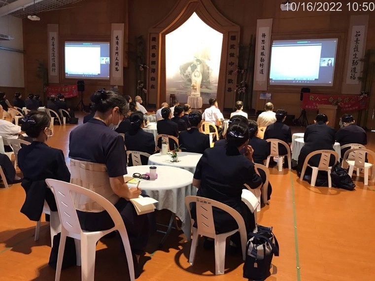 屏東志工齊聚一堂，共同精進，聆聽講師認證課程。
