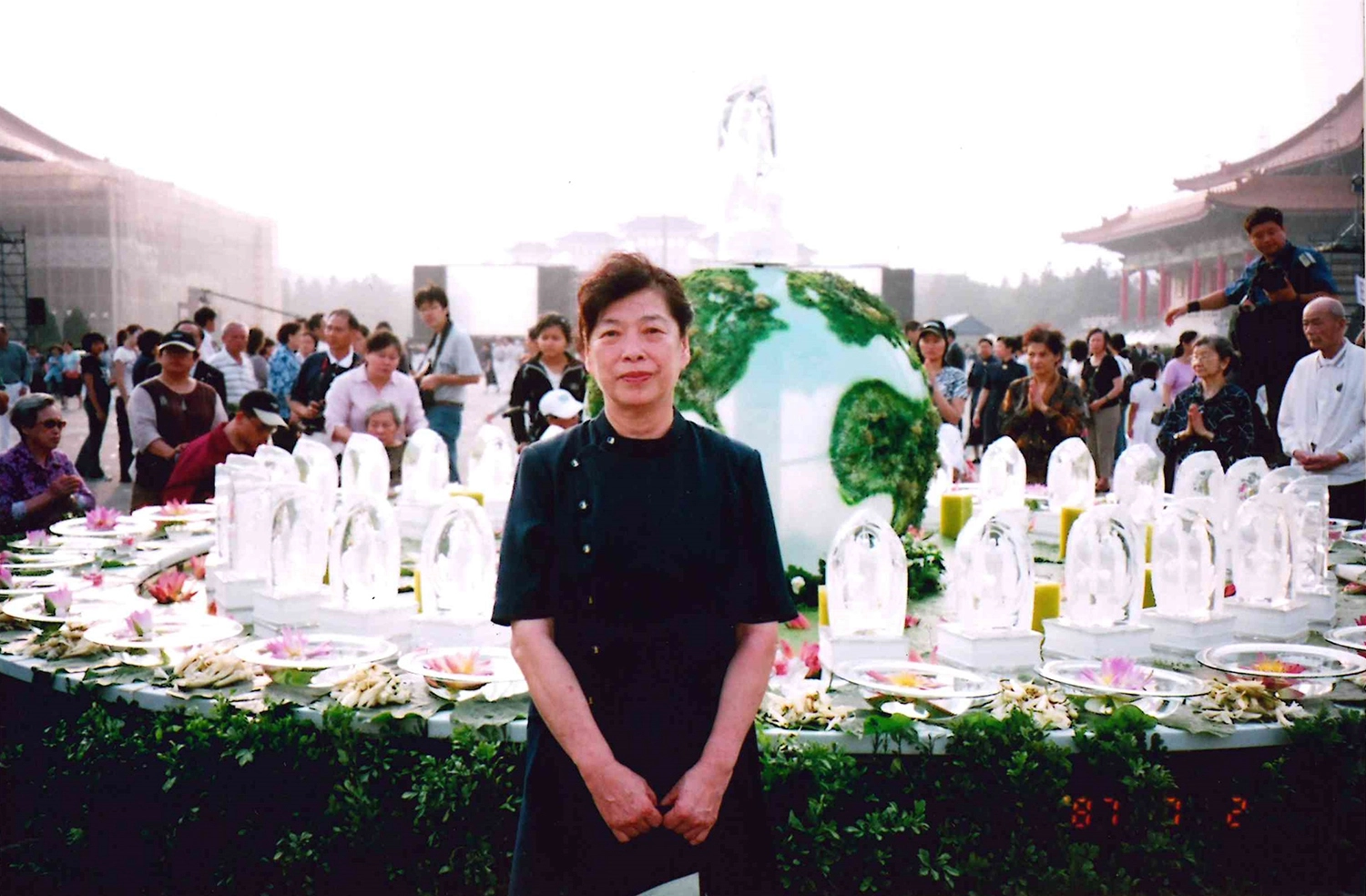 張嚴淑貞老師是花蓮慈濟醫院同仁口中的「插花師姑」，數十年來，每周二自台北到花蓮，為慈濟醫院的大廳插花佈置。