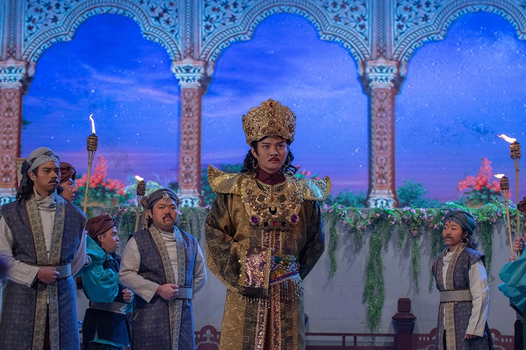金曲獎最佳臺語男歌手許富凱客串歌仔戲演出印度國王。