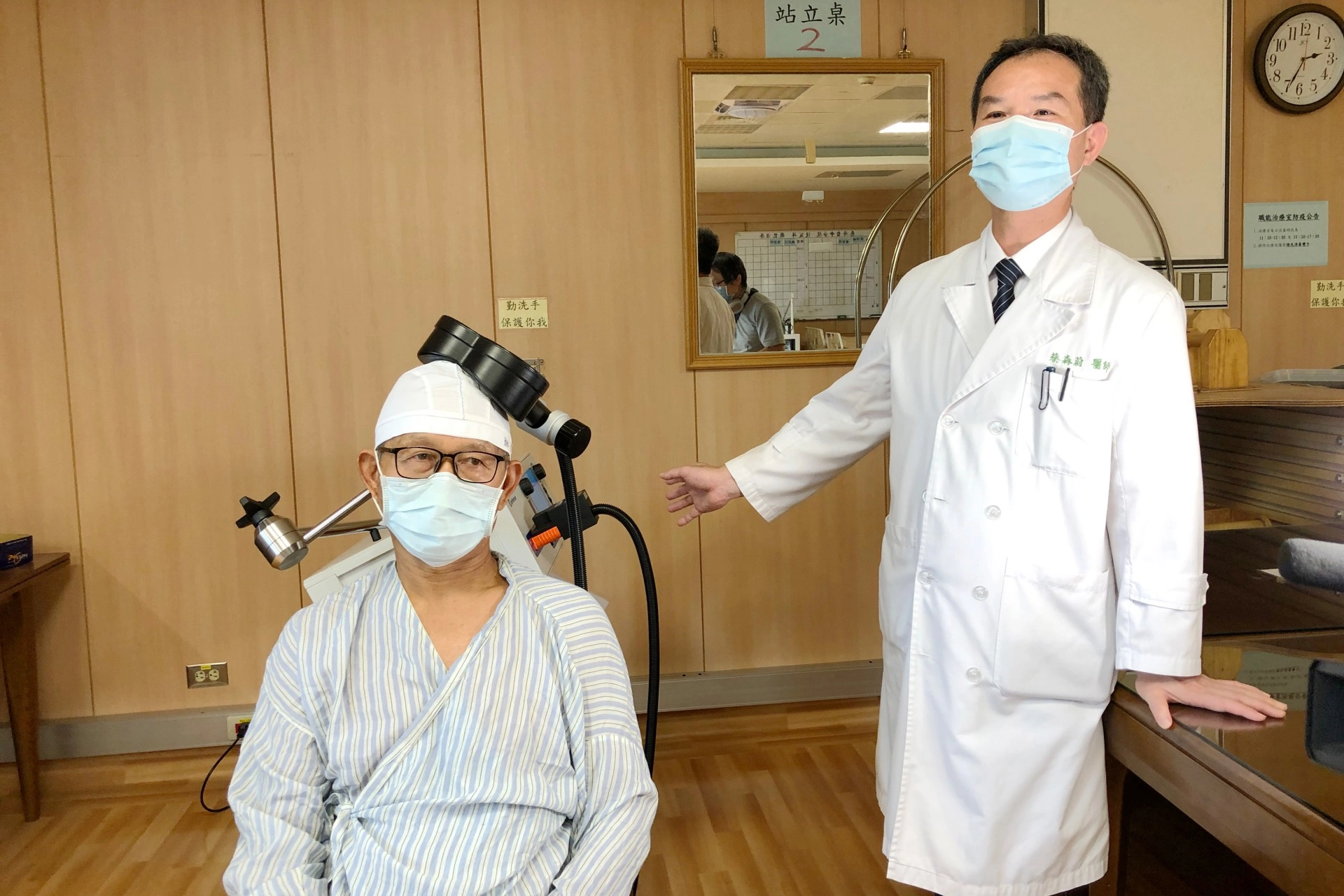 蔡森蔚主任解說經顱磁刺激治療原理