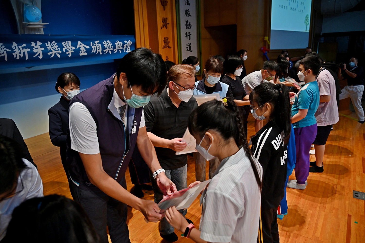 宜蘭慈濟舉辦新芽獎學金頒獎典禮，10月29日上午在慈濟羅東聯絡處舉行。(圖為慈濟基金會提供)