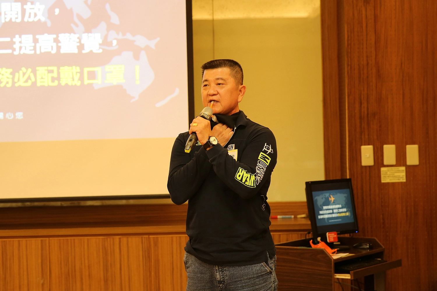 病友吳先生說，他積極接受治療、持續運動、保持生活作息正常，身體終於漸漸好轉，他也不放棄任何希望，只要身體還能動、還能走，就要把握時間來助人，也鼓勵病友一起加油，不要被疾病打倒。