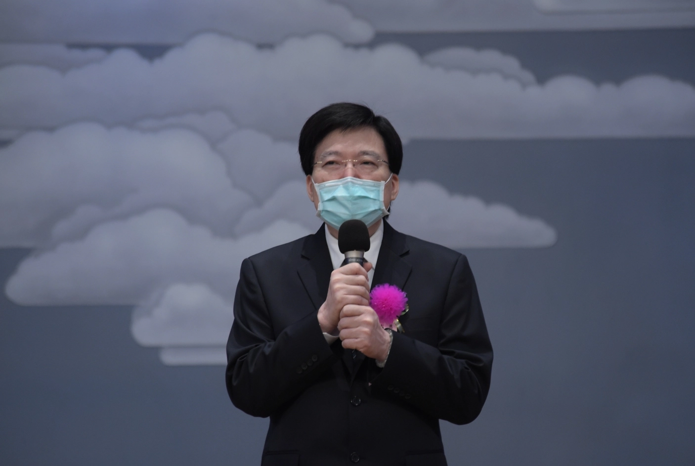 臺北慈濟醫院趙有誠院長鼓勵所有獲獎的同學，人生難免有考驗，要用正向的心態去面對。