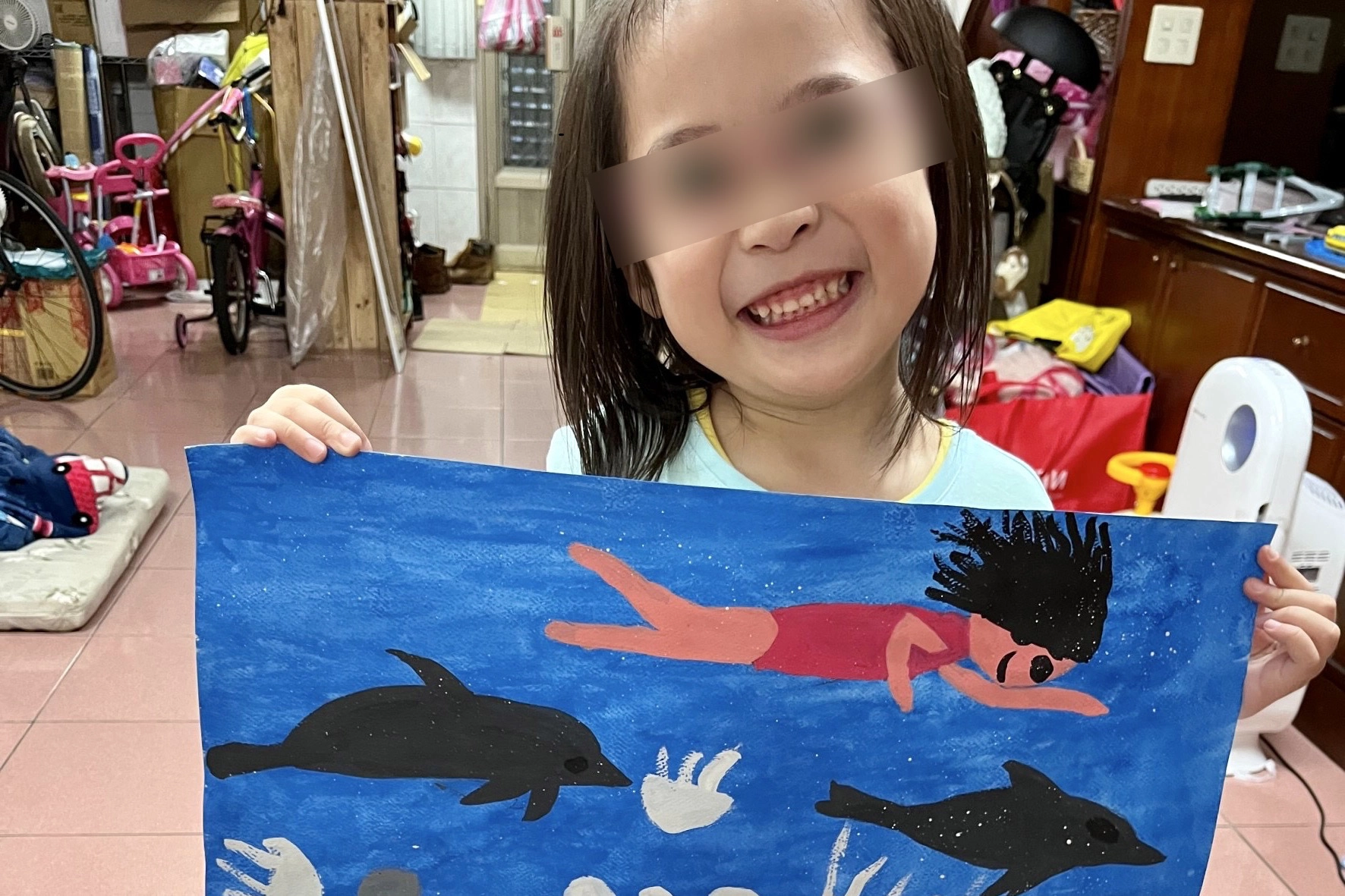 小霏以《在海裡游泳》入選小陽光桌曆。