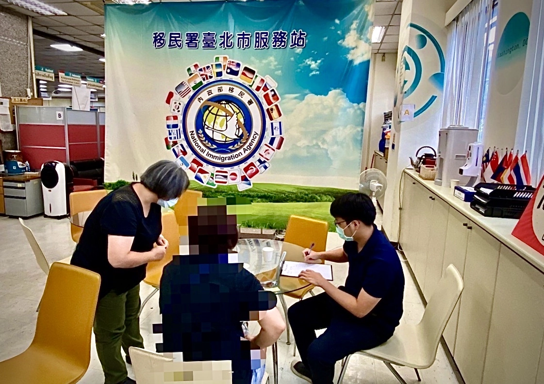 移民署北區事務大隊臺北市服務站接獲民眾到站諮詢。