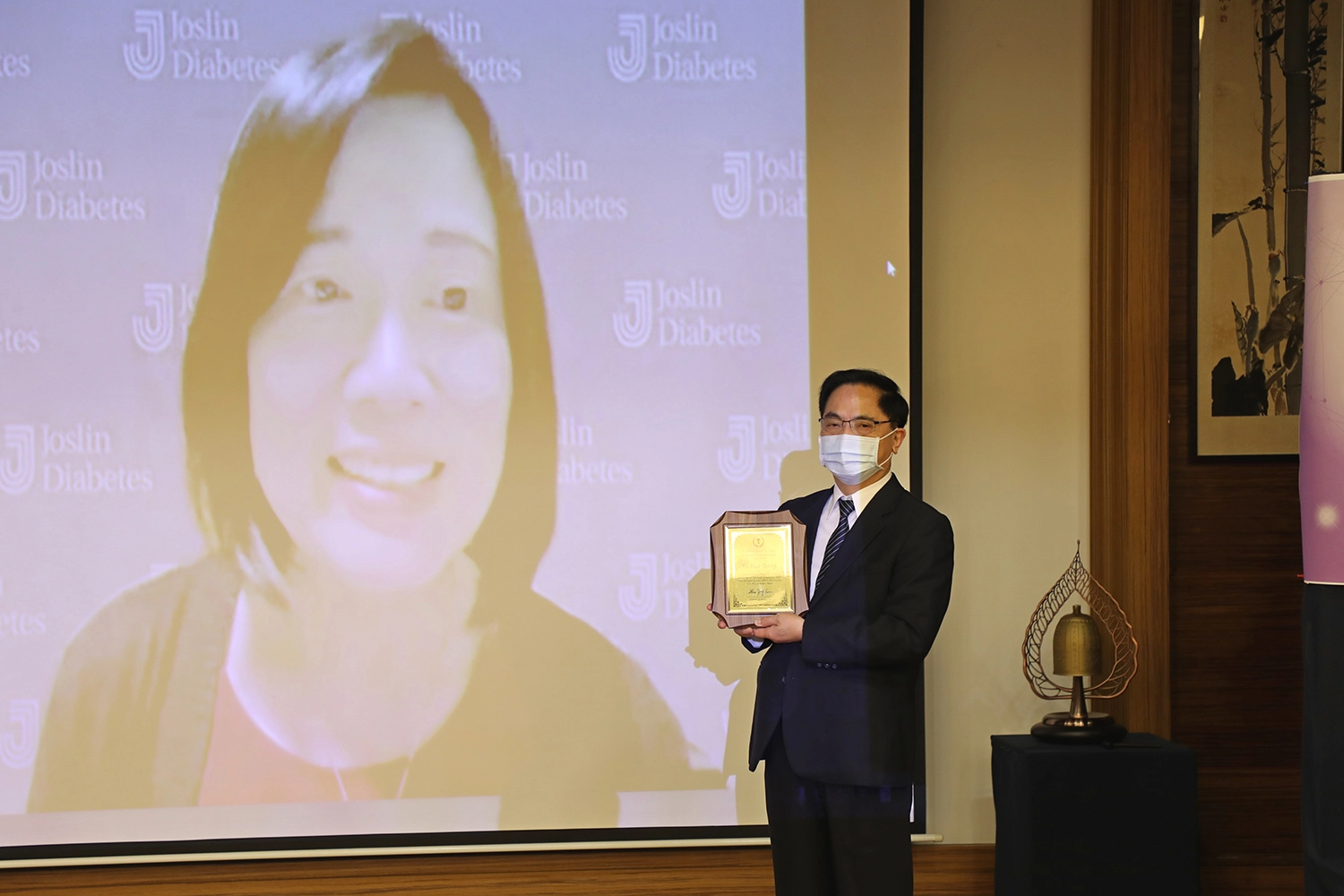 美國哈佛大學加斯林糖尿病中心曾玉華教授團隊研究發現，提高米色脂肪在體內的數量，即可促進能量的產生，是能有效對抗肥胖的策略之一，優秀的研究成果也榮獲今年傑出研究獎「長弘獎」的肯定。