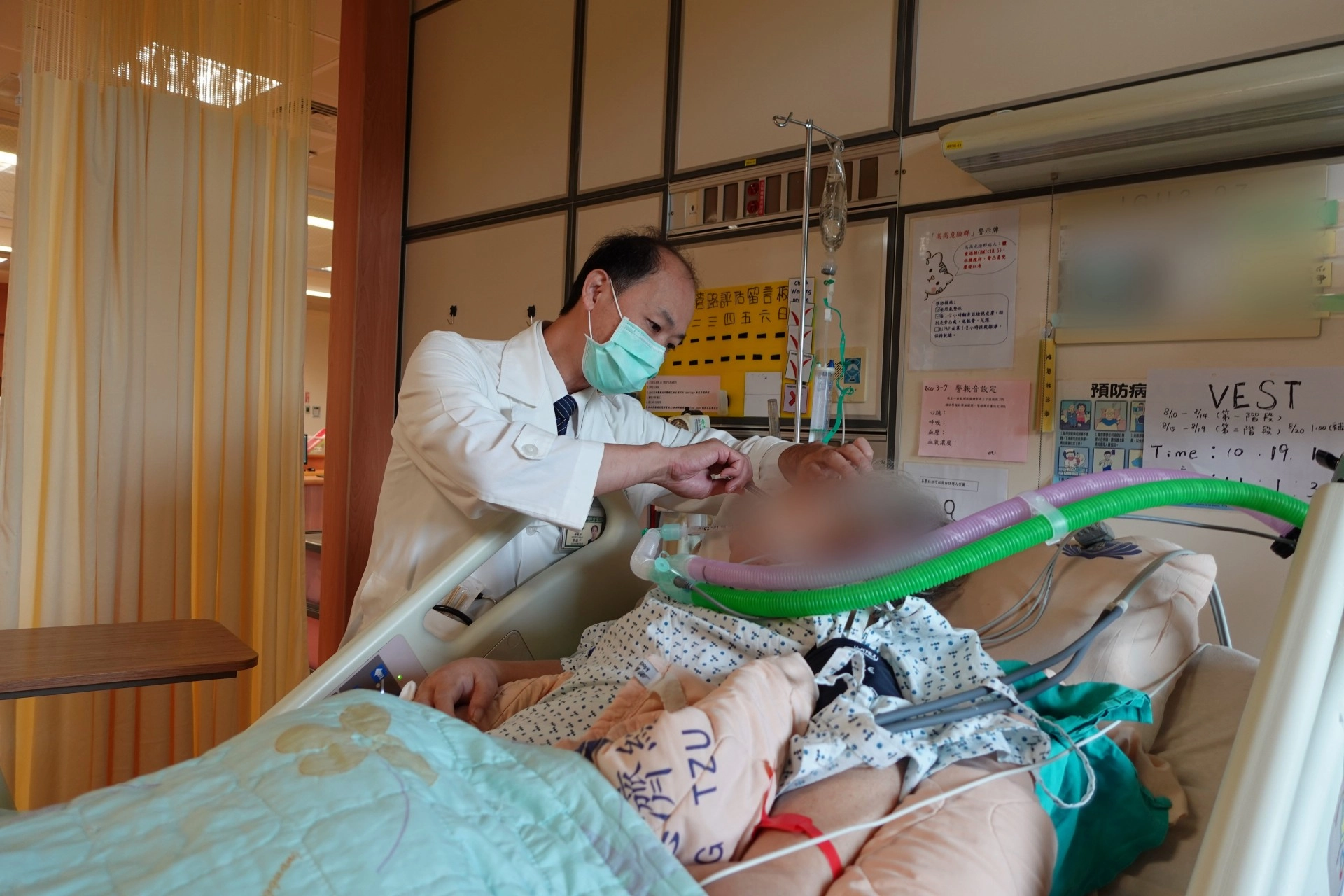 臺中慈濟醫院神經科郭啟中醫師，細心的照顧老婦，雖然血糖與癲癇獲控制，但是最終沒有甦醒而離世。