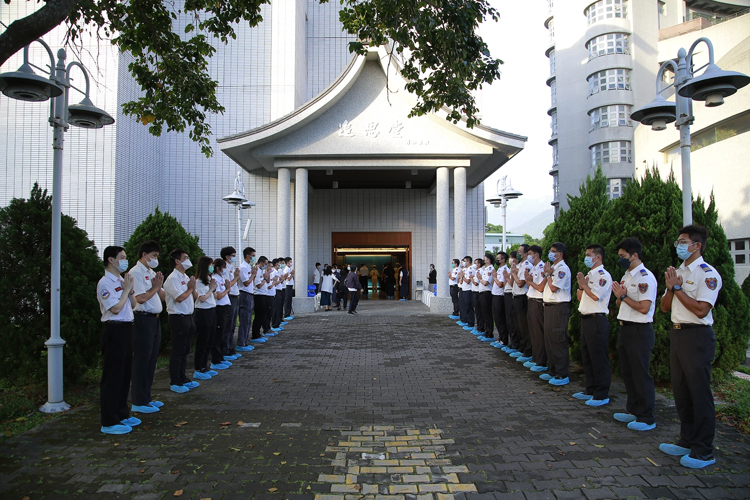 花蓮縣消防局參加15日啟用典禮，原訂19日參加送靈和感恩追思典禮，因918地震執行任務而無法參加。