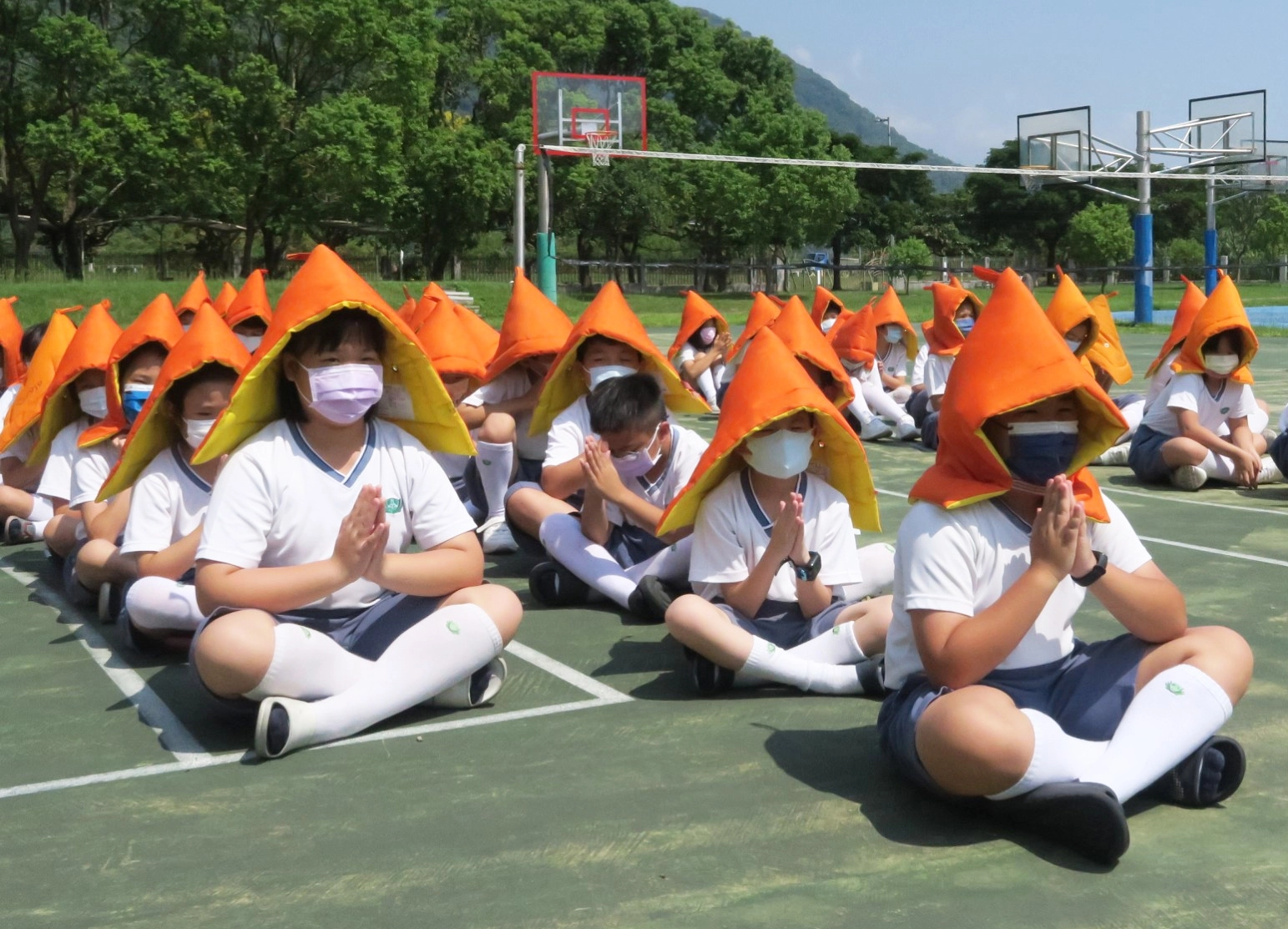 虔誠祈禱人人平安天下無災難