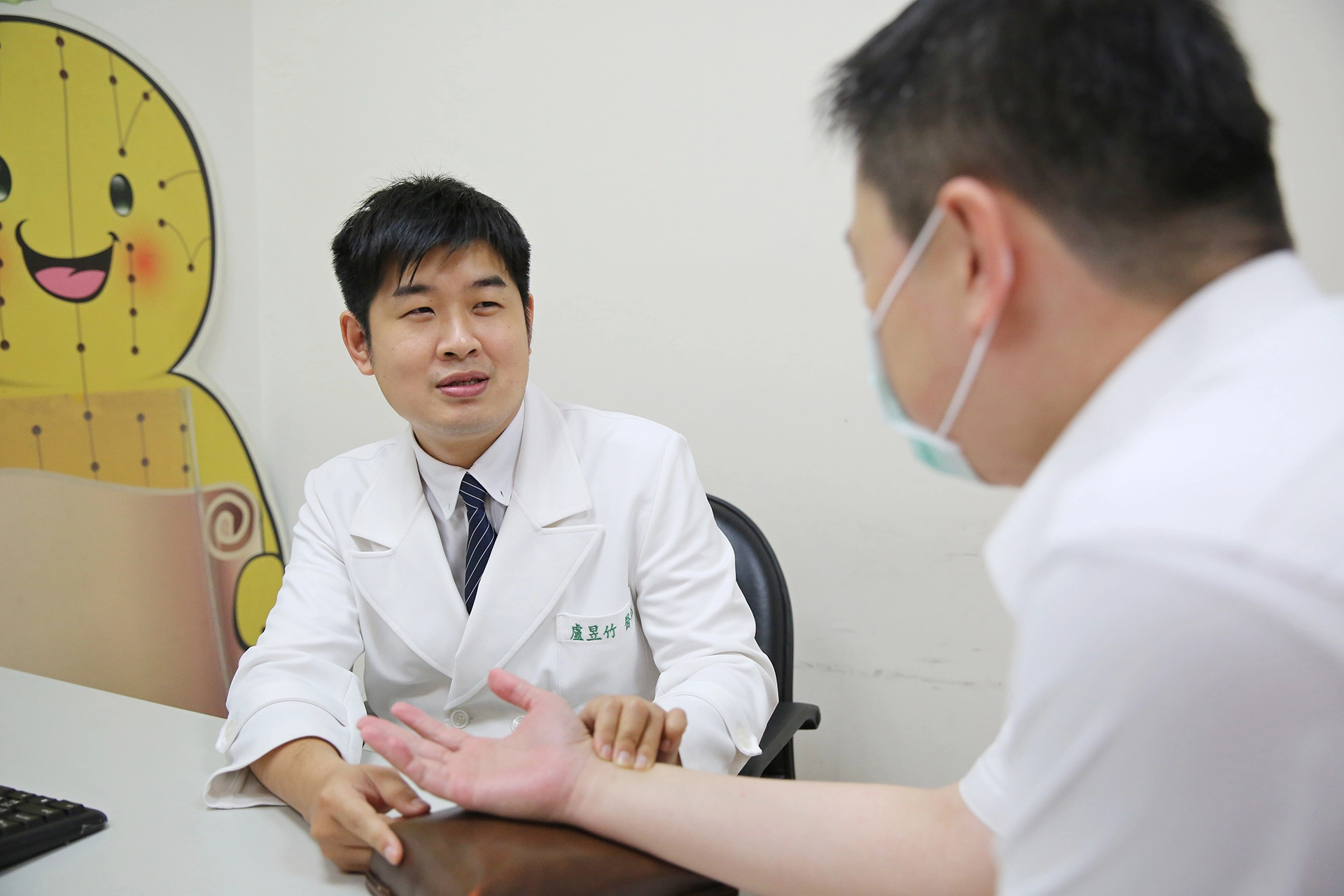 花蓮慈濟醫院中醫師盧昱竹表示，秋天最主要是燥邪，建議秋日養生應著重於防止乾燥及養肺。