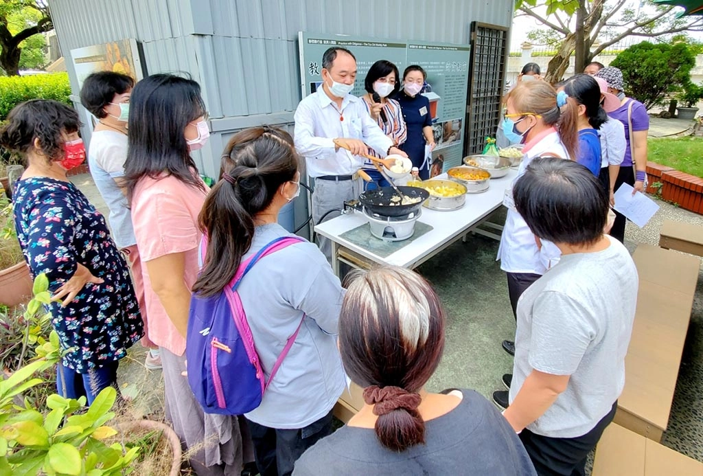 這支名為「說法無量義無量」的志工團隊，用實實在在的行動，贏得在地鄉親的信任與支持，並攜手建設自己的心靈家園。