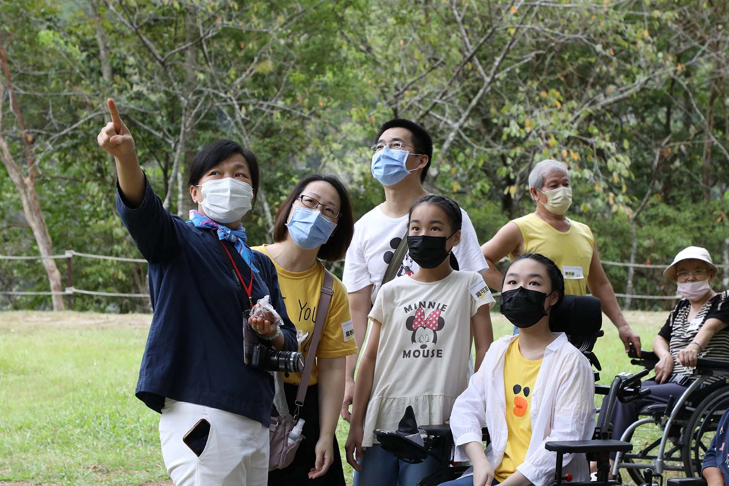 遺傳諮詢中心團隊、學生志工和病友們開心地透過「歡迎歌」向彼此打招呼。