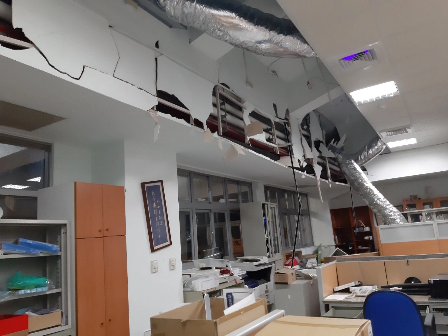 九一八地震玉里慈濟醫院院內災損狀況。