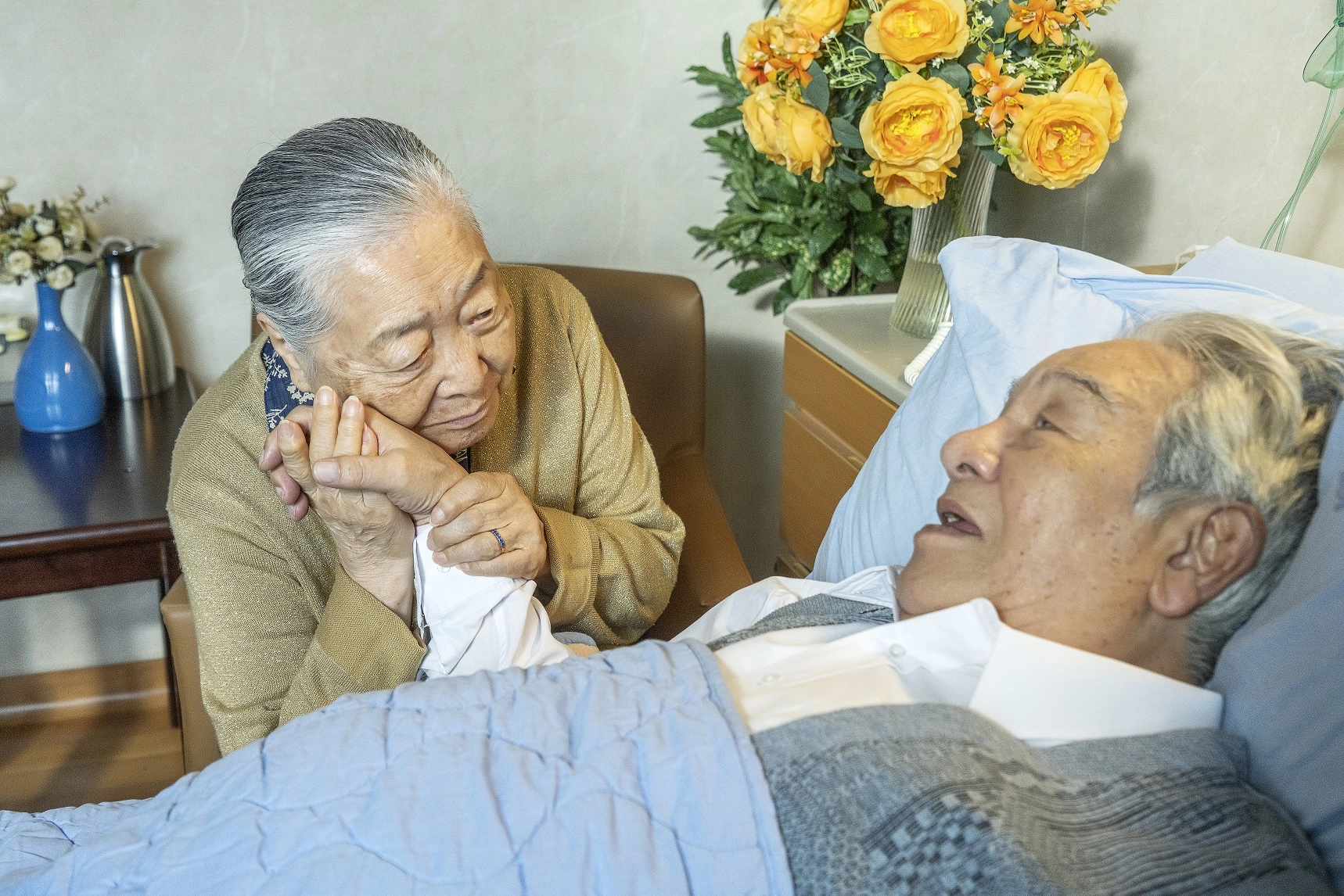 劉引商在《你好，我是誰》中不捨地看著自己的先生