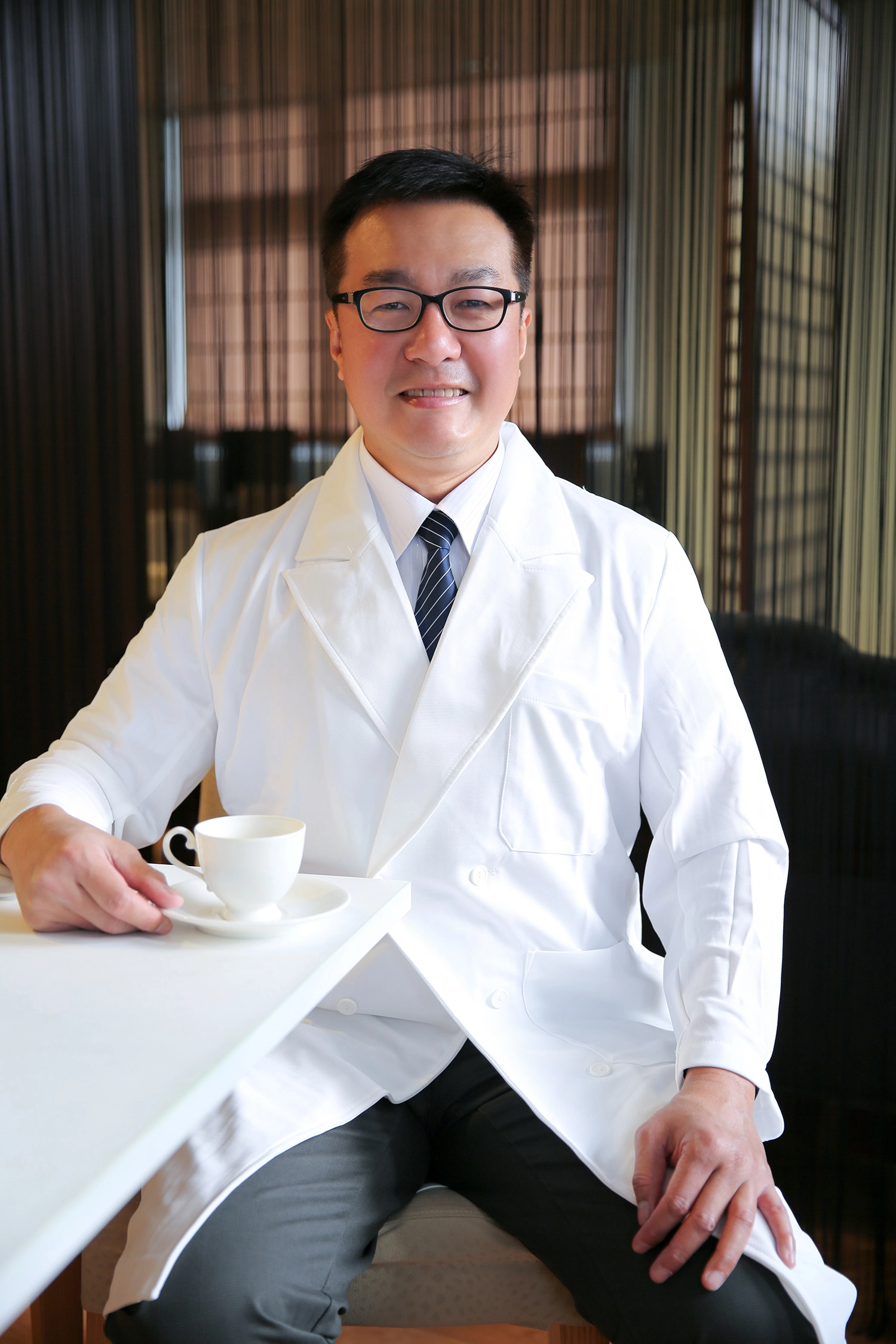 鄭順賢醫師提醒，除了農務，清明掃墓祭祖時，在進入草叢區前，先塗抹防護驅蟲藥劑；建議穿著長袖衣褲、長靴、手套等保護性衣物，紮緊袖口、褲管口，把襯衣紮入褲腰內。