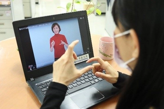 於網站上學習手語實景