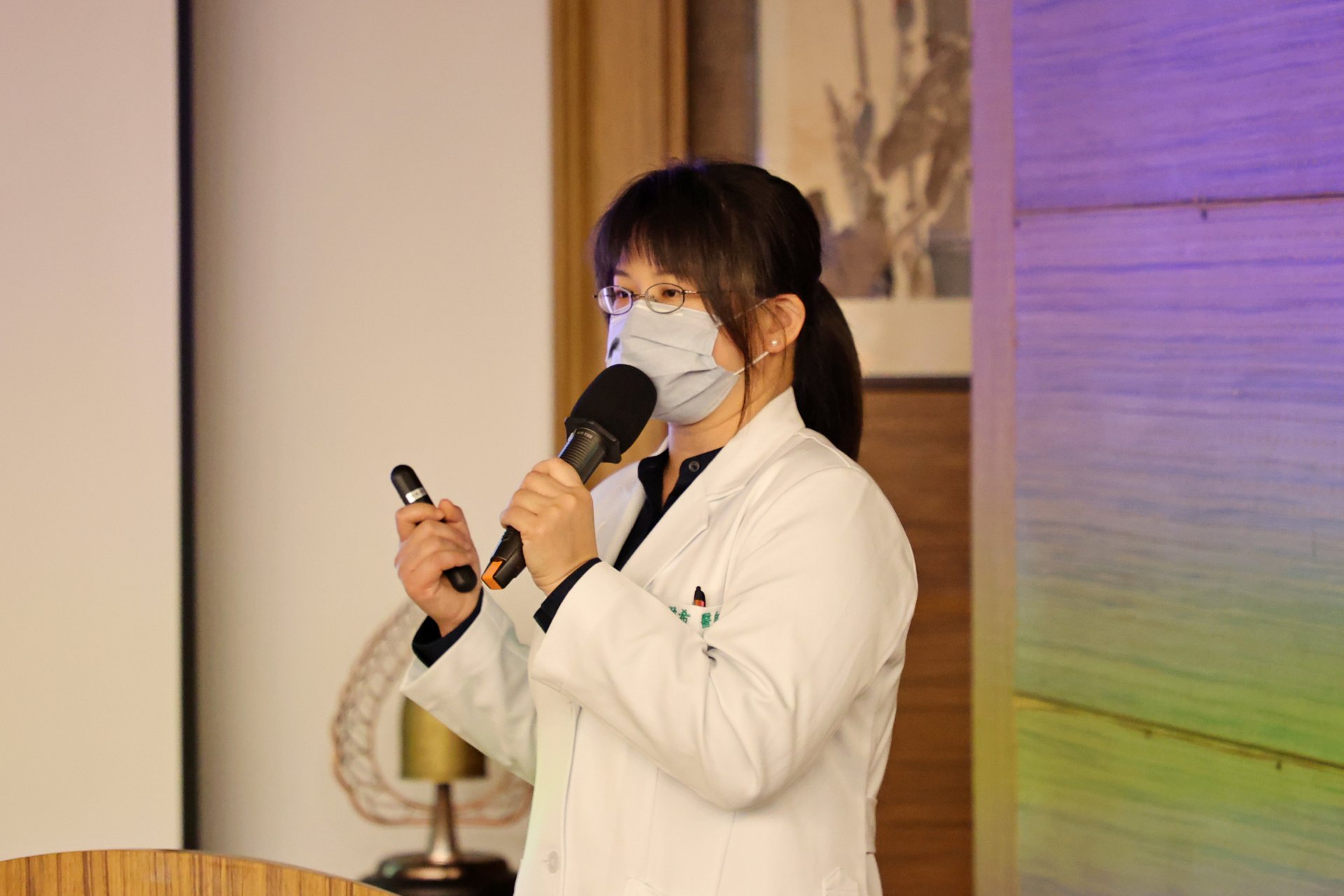 婦產科陳盈希醫師宣導可能由母體垂直傳染給胎兒的「巨細胞病毒」,自今年四月一日至十二月三十一日有免費篩檢服務,鼓勵爸爸媽媽多加利用資源。