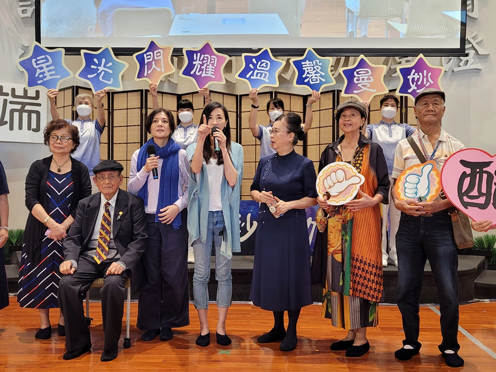《最佳配角》宣傳現場，黃柔閩和潘奕如的父母也雙雙到場支持。