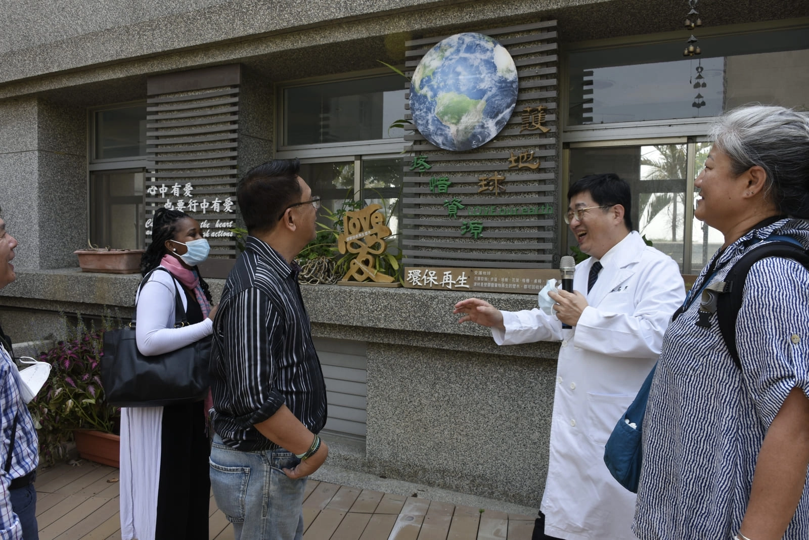 心蓮花園使用環保塑木愛護地球。