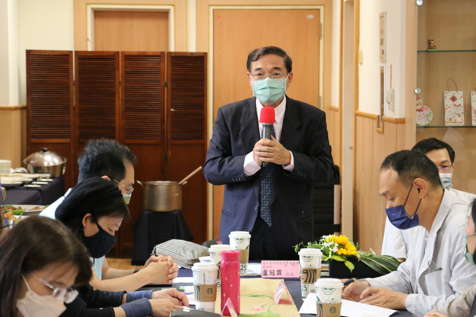 臺中科技大學中護健康學院盧冠霖院長致辭。