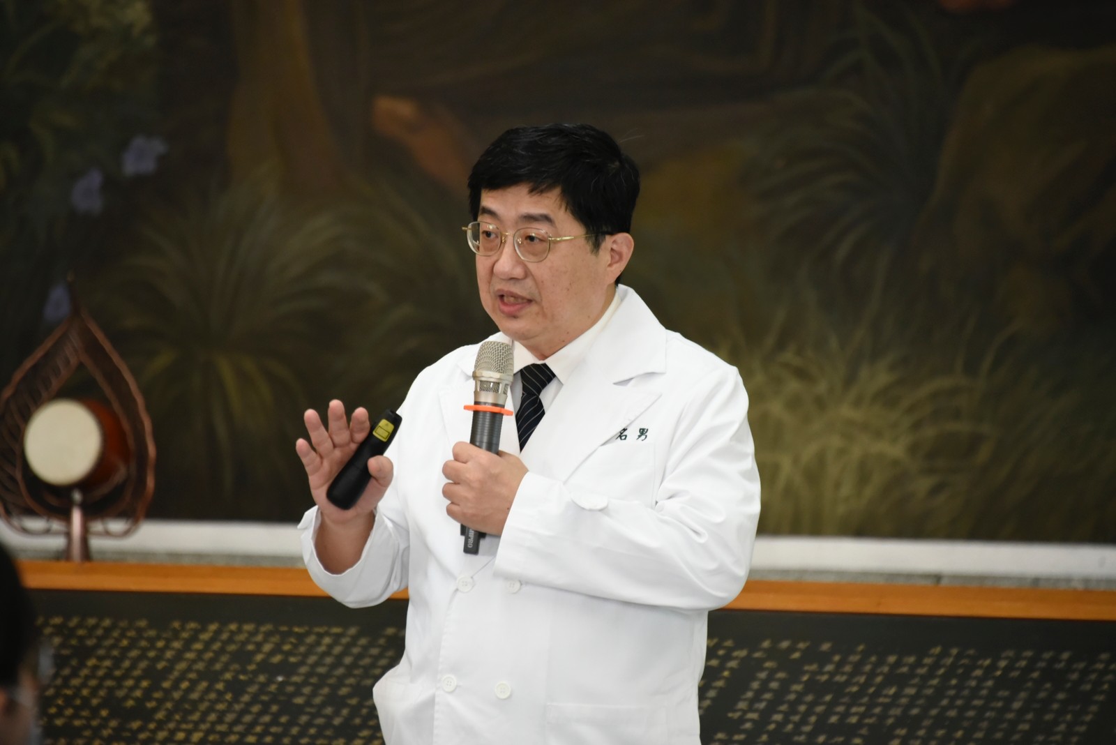 林名男副院長表示，2050淨零碳排不是夢，希望大家一起來盡世界公民的責任，在照顧病人之餘，也能照顧地球的健康。
