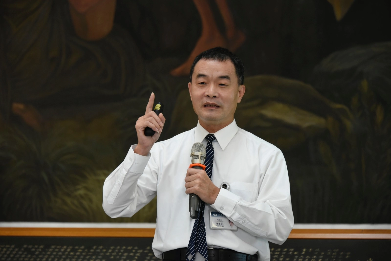 總務室主任侯俊言邀請同仁於即日起加入「2023大林慈濟綠成林」LINE@，連續3個月響應「綠色生活」