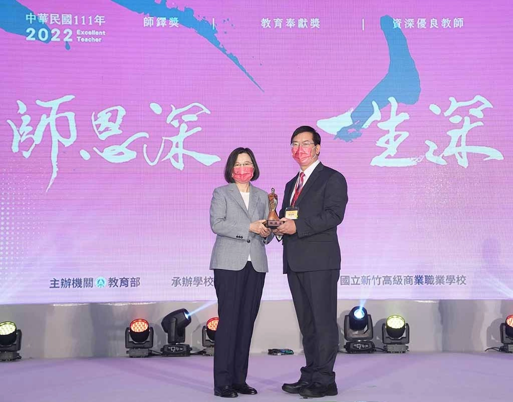 陳振興校長2022年榮獲師鐸獎