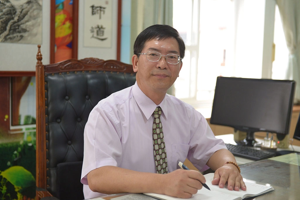 在教育界服務31年的嘉義縣和睦國小校長陳振興