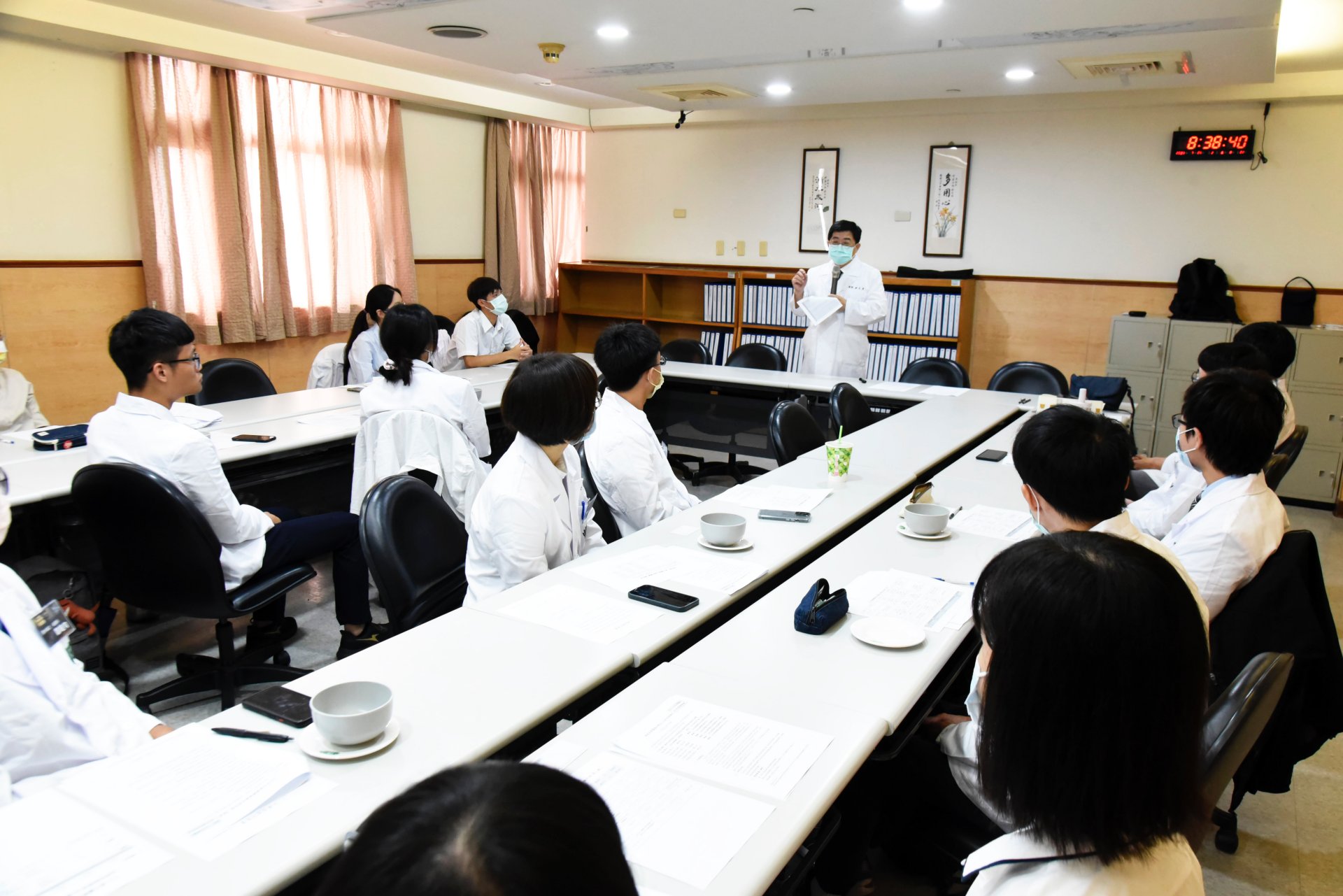 醫學生暑期見習營，林名男副院長期待學生能夠快樂學習。