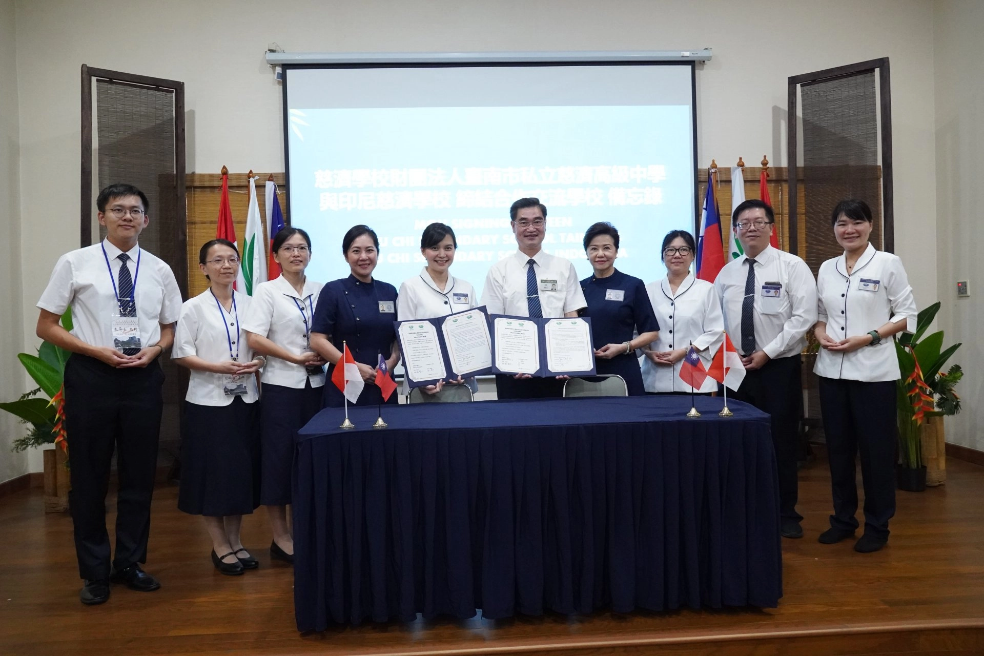 臺南慈濟高中與印尼慈濟國際學校簽訂MOU合作備忘錄。