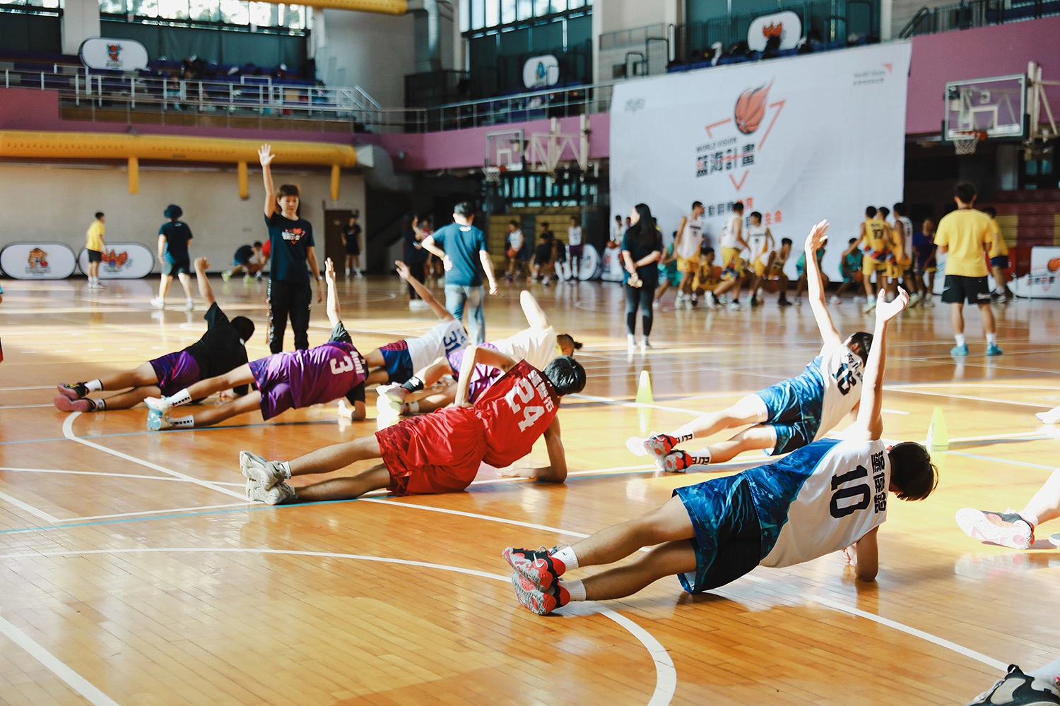 台灣世界展望會與「EMPOWER引爆運動訓練」團隊，為選手提供全方位的籃球培訓。