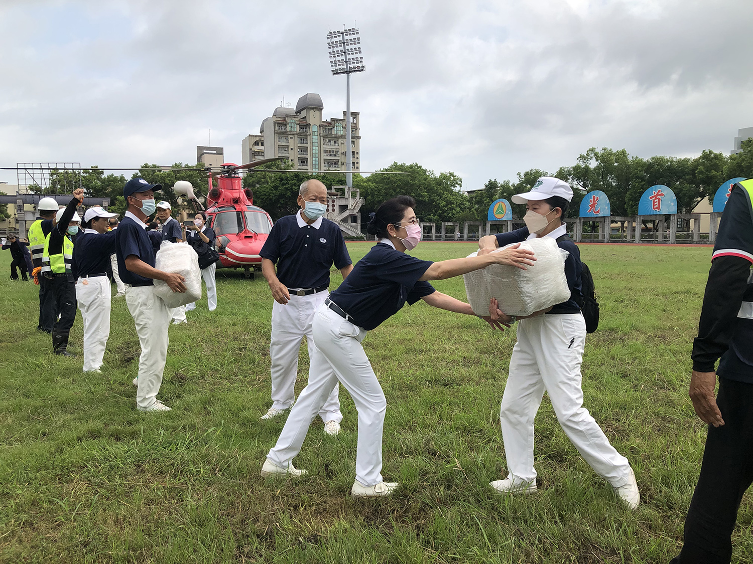 南投縣府提出物資空中運補需求約2噸,慈濟及時提供1.7噸物資。(圖為慈濟基金會提供)